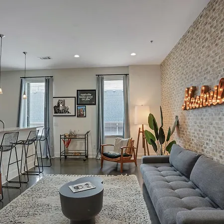 Modern Loft Near West End Holiday home