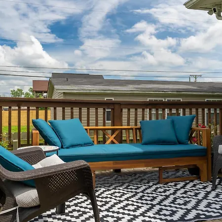 Centrally Located Cozy Pet Friendly Holiday home *