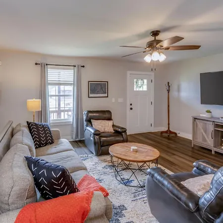 Holiday home Centrally Located Cozy Pet Friendly *