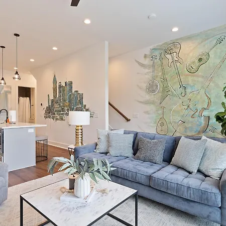 Modern Music Terrace Getaway Apartment *