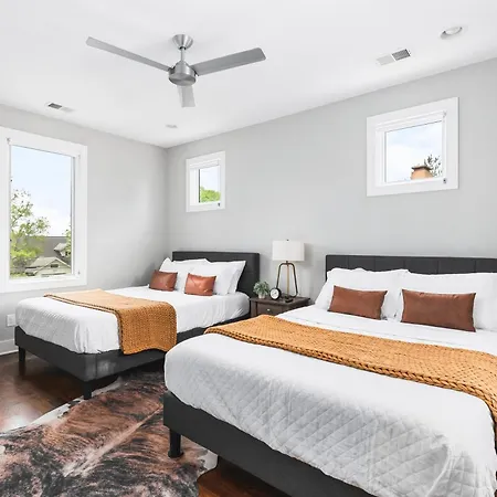 Holiday home Modern Luxury With Rooftop Deck, 3 Mi To Downtown