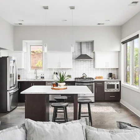 Modern Luxury With Rooftop Deck, 3 Mi To Downtown Holiday home *