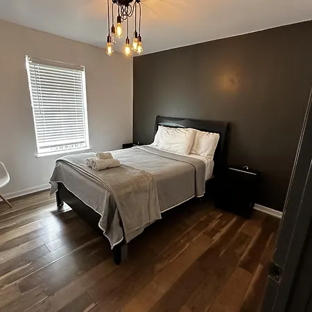 Lakeside With Hot Tub Holiday home Nashville
