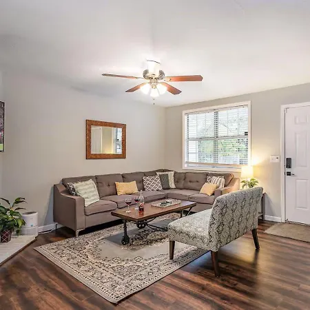 Apartment 3 Units - Sleeps 24 - Mins To Downtown And Airport