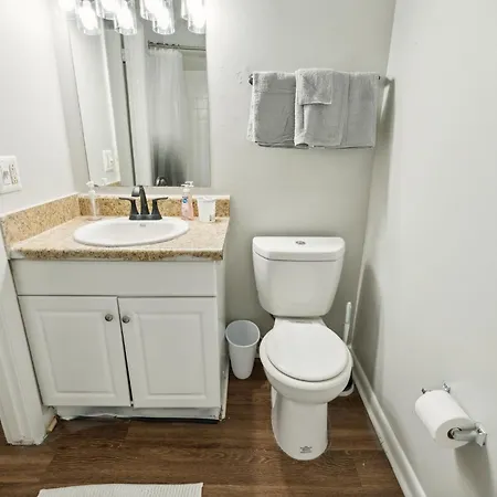 Brentwood A2 I Cozy & Comfy I 2bd I Free Parking Apartment *