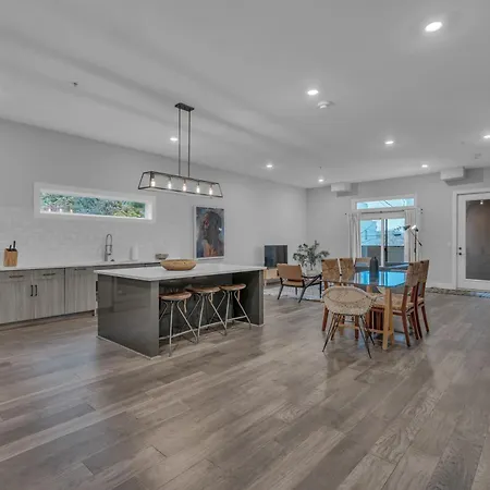 Oasis On 2nd #202 Nashville