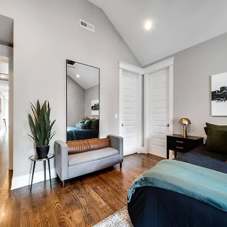 Nell's Haven Two Miles To Downtown & Broadway Holiday home *