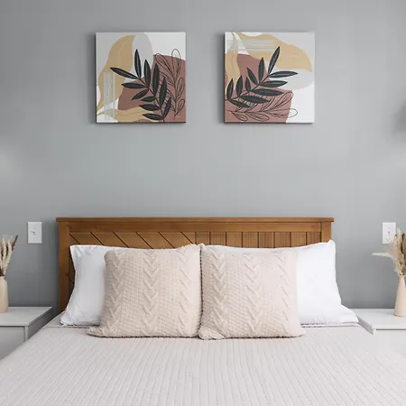 3 Miles To Downtown Broadway Bars - Walk To Coffee From Apartment *