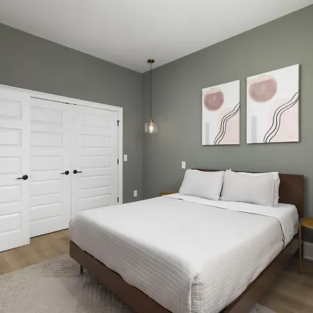With Free Parking, 3 Miles Downtown, Near Restaurants * Nashville