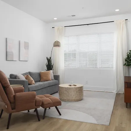 With Free Parking, 3 Miles Downtown, Near Restaurants Apartment