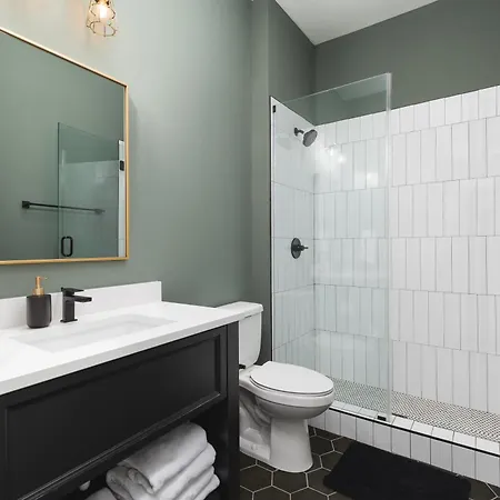Apartment With Free Parking, 3 Miles Downtown, Near Restaurants