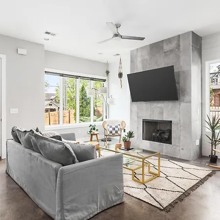Holiday home Modern Luxury With Rooftop Deck, 3 Mi To Downtown *