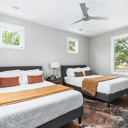 Modern Luxury With Rooftop Deck, 3 Mi To Downtown * Nashville