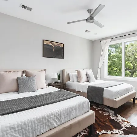 Modern Luxury With Rooftop Deck, 3 Mi To Downtown *