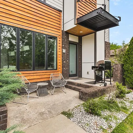 Modern Luxury With Rooftop Deck, 3 Mi To Downtown * Nashville