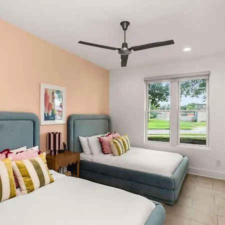 Play At 8th & Argyle Elite Vacation Spot Holiday home *