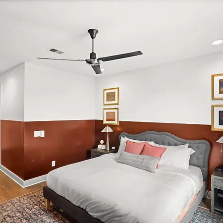 Holiday home Class At 8th & Argyle Elite Vacation Spot *