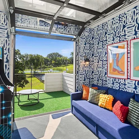 Pop Art Retreat On Legendary 8th - Walk Everywhere *
