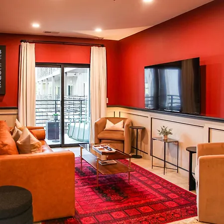 Southern Comfort Short Walk To Broadway W Pool & Gym At The Hyve Apartment *