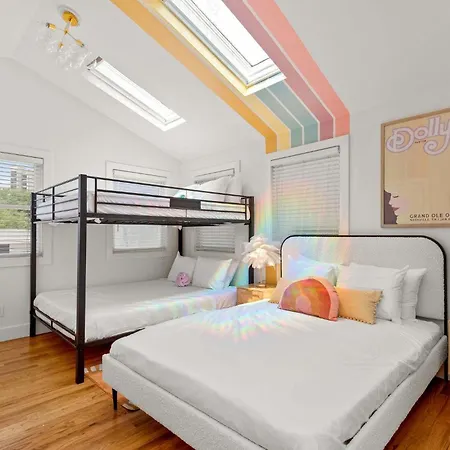 Holiday home The Dolly House On Music Row - 7br - Sleeps 22 *