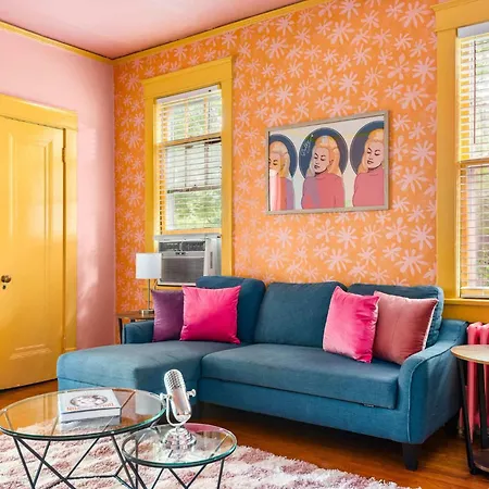 The Taylor Swift - Dolly Mansion - Music Row Holiday home