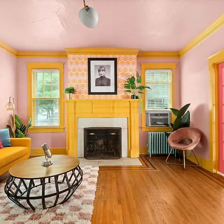 The Taylor Swift - Dolly Mansion - Music Row Holiday home *