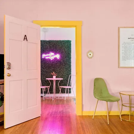 The Taylor Swift - Dolly Mansion - Music Row Holiday home Nashville