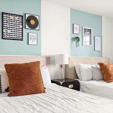Cozy Midtown Location Walkable *