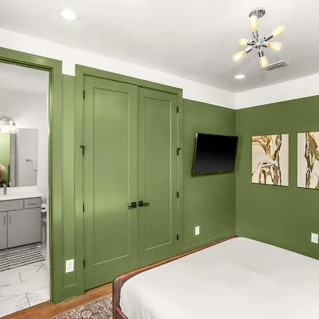 Luxe At 8th And Argyle Elite Vacation Spot Holiday home