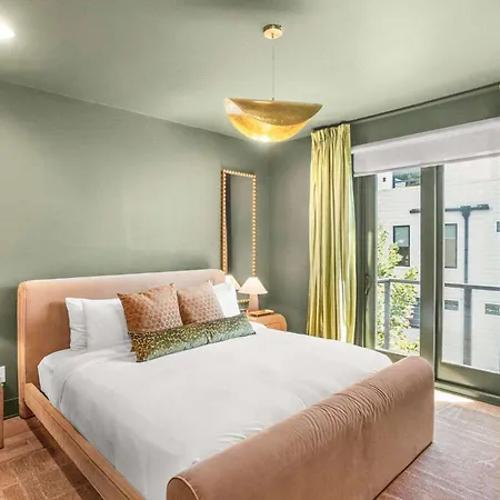 Holiday home Luxe At 8th And Argyle Elite Vacation Spot *