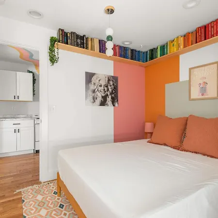 The Dolly House On Music Row - 7br - Sleeps 22 Holiday home *