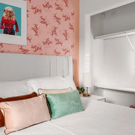 Holiday home The Dolly House On Music Row - 7br - Sleeps 22 *