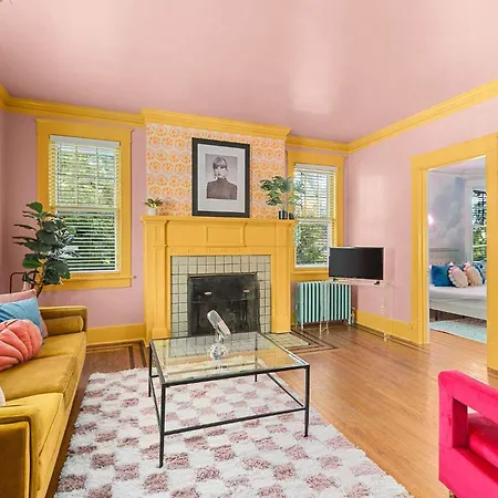 The Taylor Swift - Dolly Mansion - Music Row Holiday home *