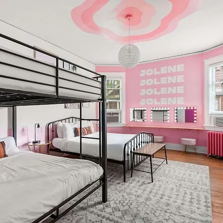 The Taylor Swift - Dolly Mansion - Music Row Holiday home