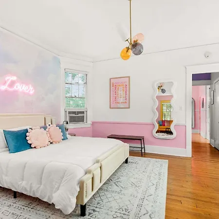 The Taylor Swift - Dolly Mansion - Music Row Holiday home