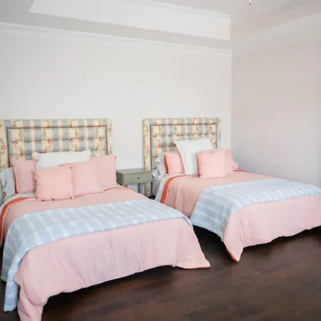 The Teal Door Cottage-spacious With Kingsuite *