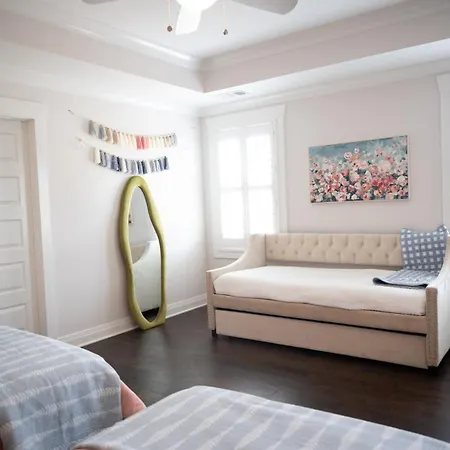 The Teal Door Cottage-spacious With Kingsuite * Nashville