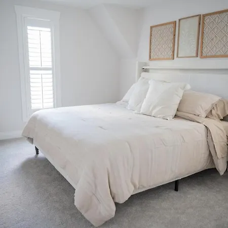 Holiday home The Teal Door Cottage-spacious With Kingsuite Nashville