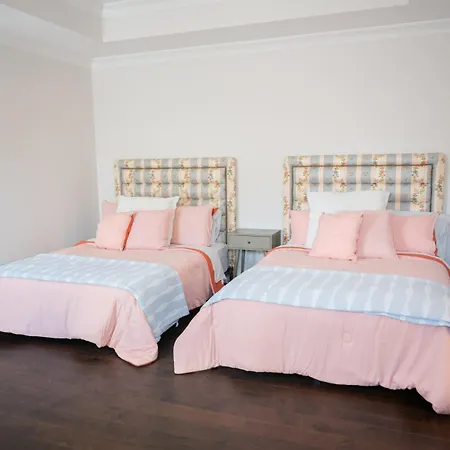 The Teal Door Cottage-spacious With Kingsuite Nashville