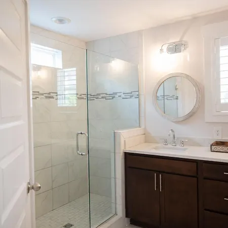 The Teal Door Cottage-spacious With Kingsuite * Nashville