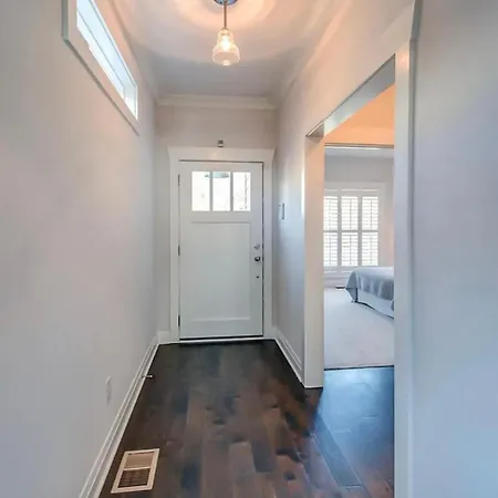 The Teal Door Cottage-spacious With Kingsuite Holiday home