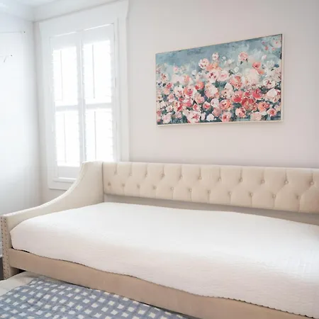 The Teal Door Cottage-spacious With Kingsuite Nashville