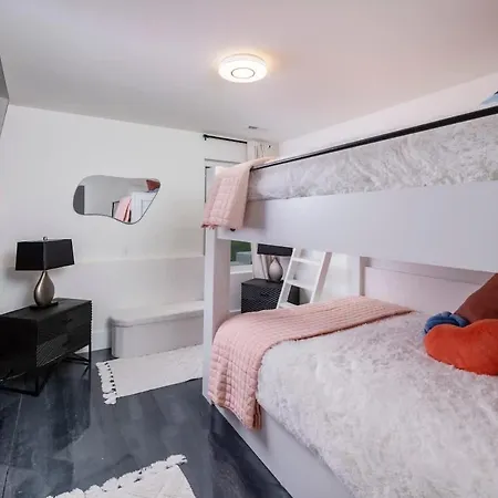 Holiday home New Luxury With Rooftop Heated Pool-sleeps 12 *
