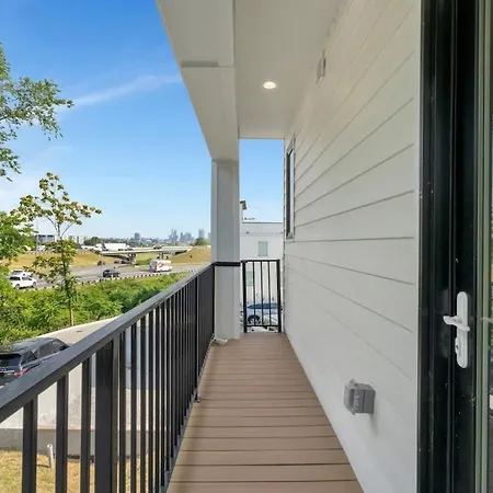 New Luxury With Rooftop Heated Pool-sleeps 12 Nashville