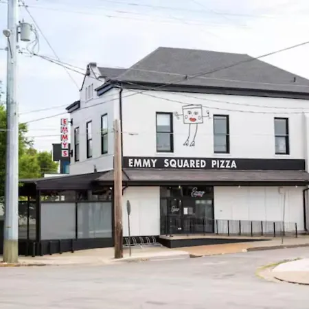 Apartment Only 4 Miles To Broadway With Free Parking And Tvs In Bedrooms