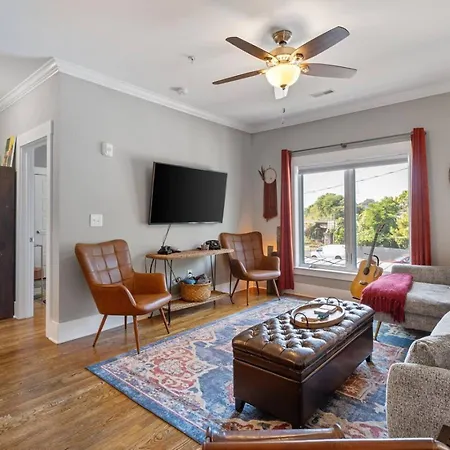 Only 4 Miles To Broadway With Free Parking And Tvs In Bedrooms *