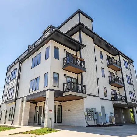 Only 4 Miles To Broadway With Free Parking And Tvs In Bedrooms Apartment Nashville