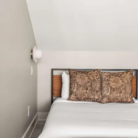 Earth At 8th & Argyle Elite Vacation Spot Holiday home Nashville