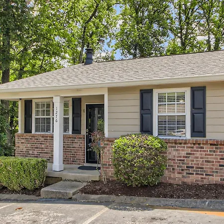 Cute & Cozy - Minutes From Downtown & Bna