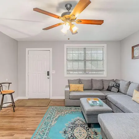 Cute & Cozy - Minutes From Downtown & Bna *